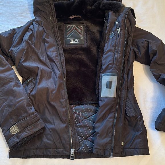 Aritzia TNA Winter Coat - Picture 6 of 7